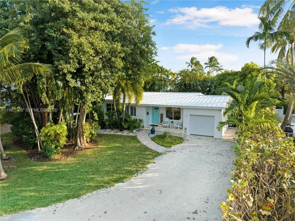 $3,400,000 | 310 Greenwood Drive, Key Biscayne, FL 33149