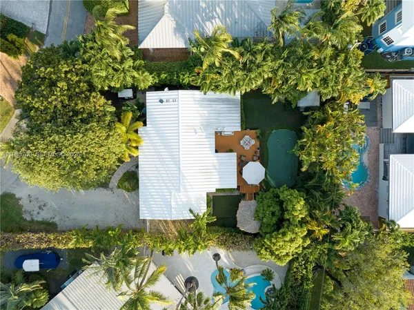 $3,400,000 | 310 Greenwood Drive, Key Biscayne, FL 33149