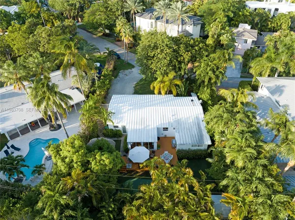 $3,400,000 | 310 Greenwood Drive, Key Biscayne, FL 33149