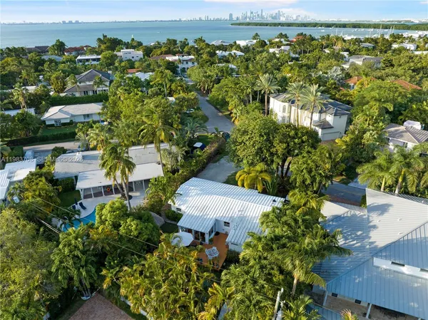 $3,400,000 | 310 Greenwood Drive, Key Biscayne, FL 33149