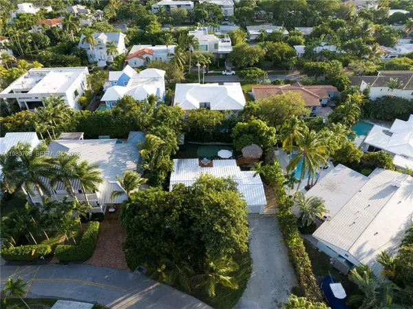 $3,400,000 | 310 Greenwood Drive, Key Biscayne, FL 33149