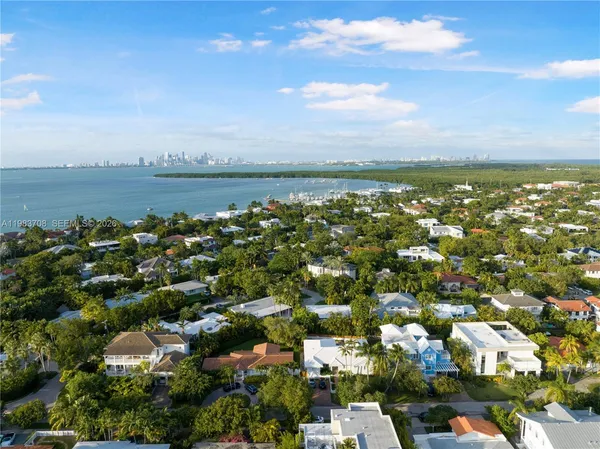 $3,400,000 | 310 Greenwood Drive, Key Biscayne, FL 33149