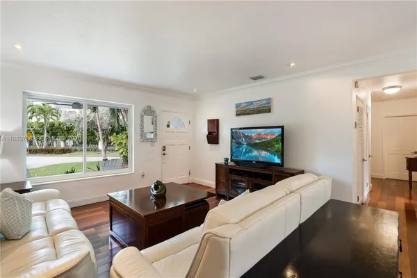 $3,400,000 | 310 Greenwood Drive, Key Biscayne, FL 33149