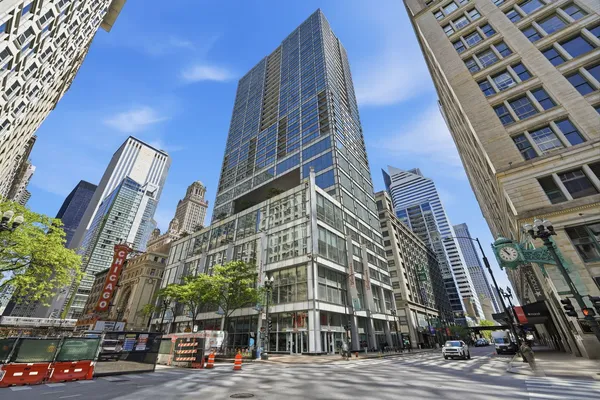 $290,000 | 8 East Randolph Street, Unit 1506, Chicago, IL 60601