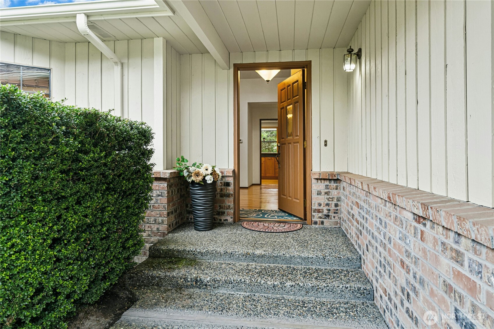 5211 103rd Street Southwest, Unit SW Mukilteo, WA 98275 - Photo 3 of 40 a view of a pathway of a house