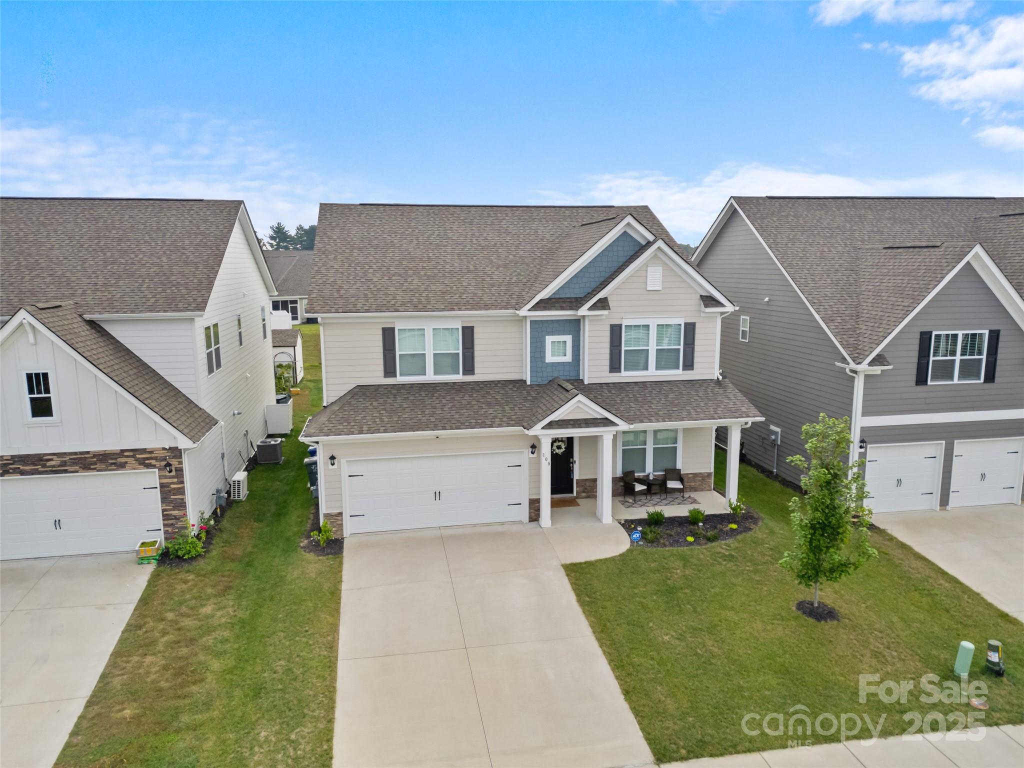 108 Thornberry Road Hendersonville, NC 28792 - Photo 39 of 42 a front view of a house with a yard