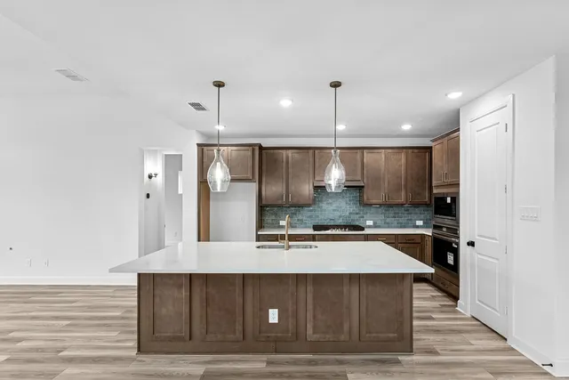 $450,000 | 12319 Palmetto Drive, Mont Belvieu, TX 77523