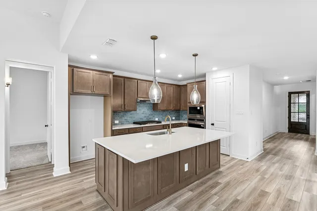 $450,000 | 12319 Palmetto Drive, Mont Belvieu, TX 77523