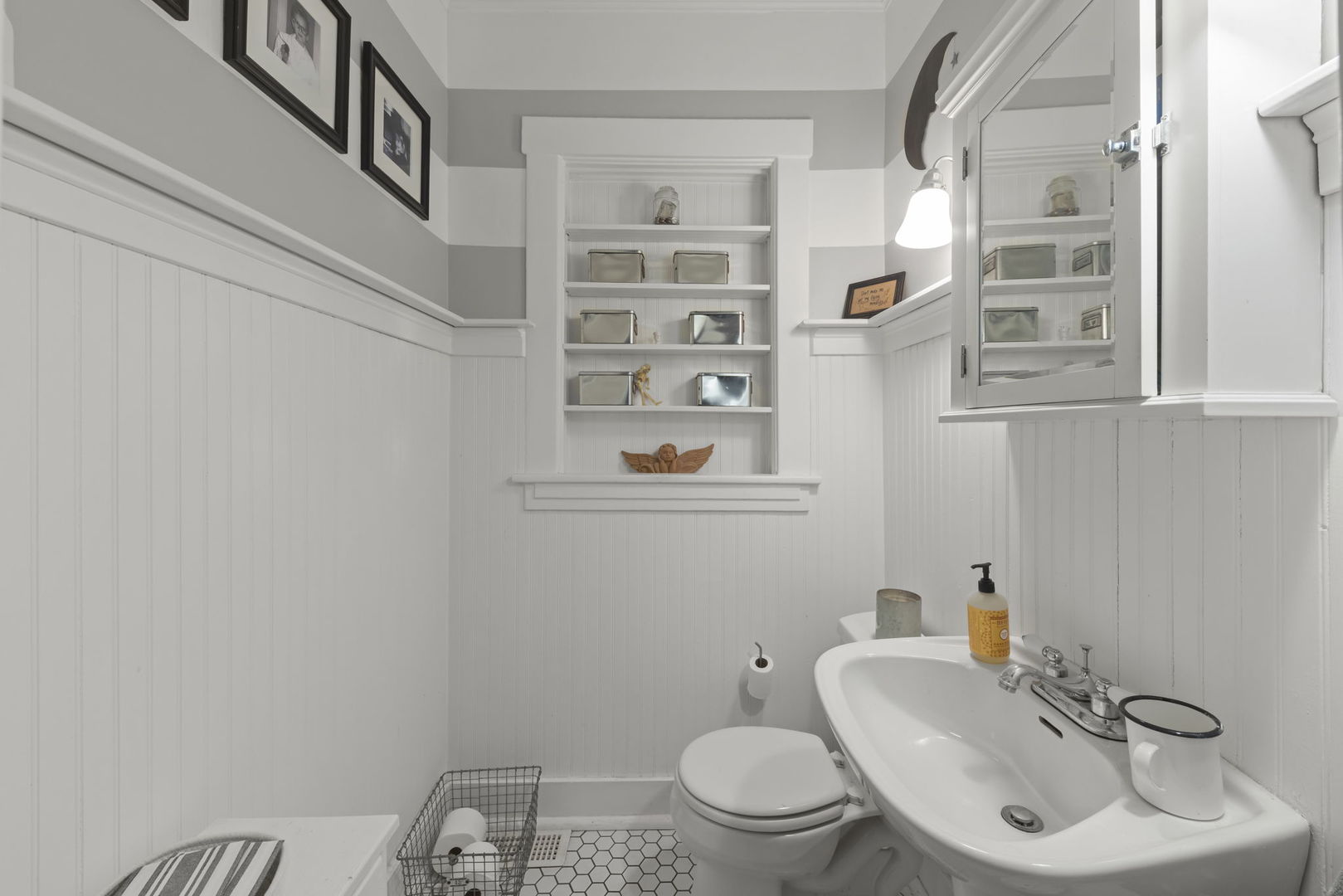 1750 Olive Road Homewood, IL 60430 - Photo 16 of 35 a bathroom with a toilet sink and mirror