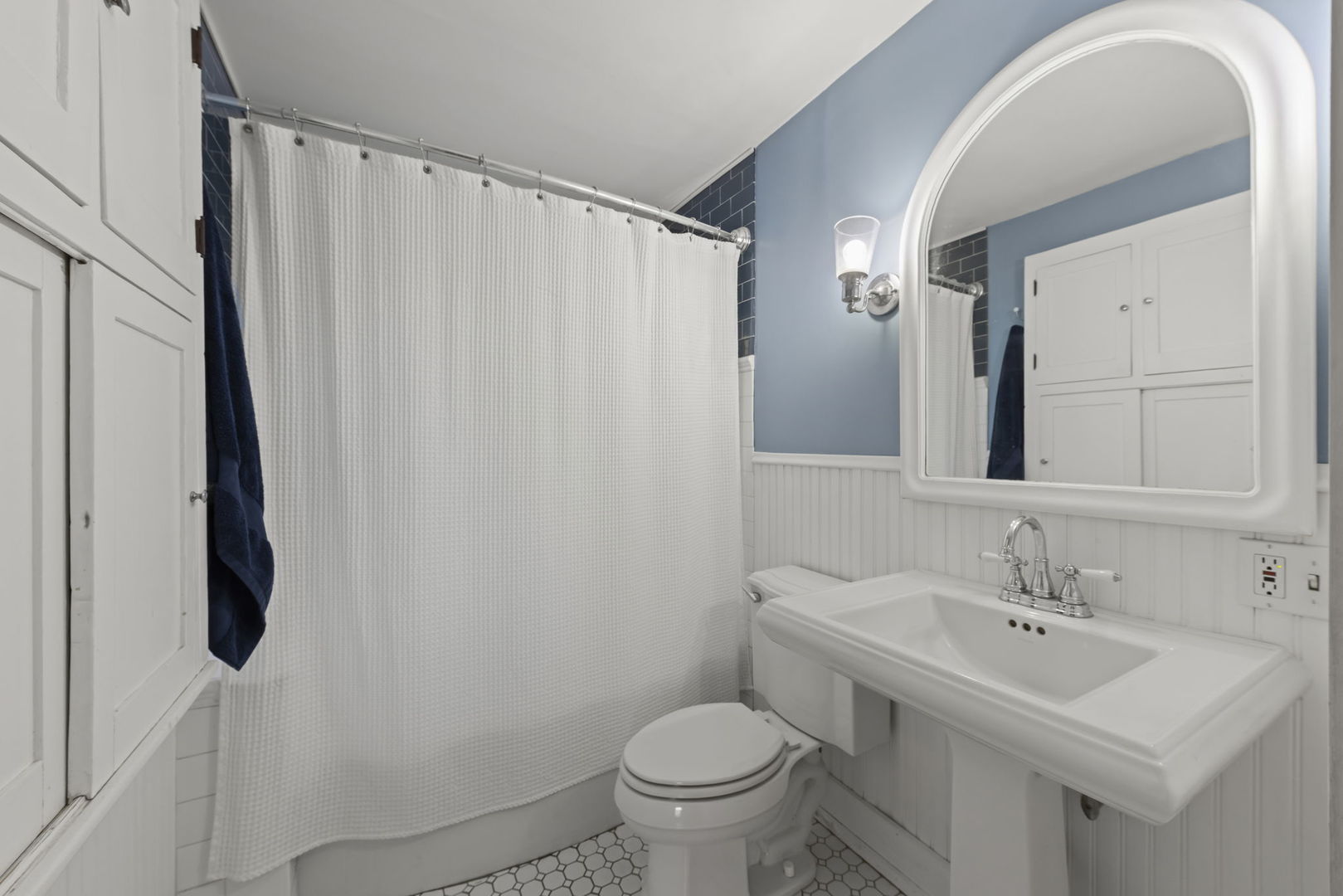 1750 Olive Road Homewood, IL 60430 - Photo 20 of 35 a bathroom with a sink toilet and shower