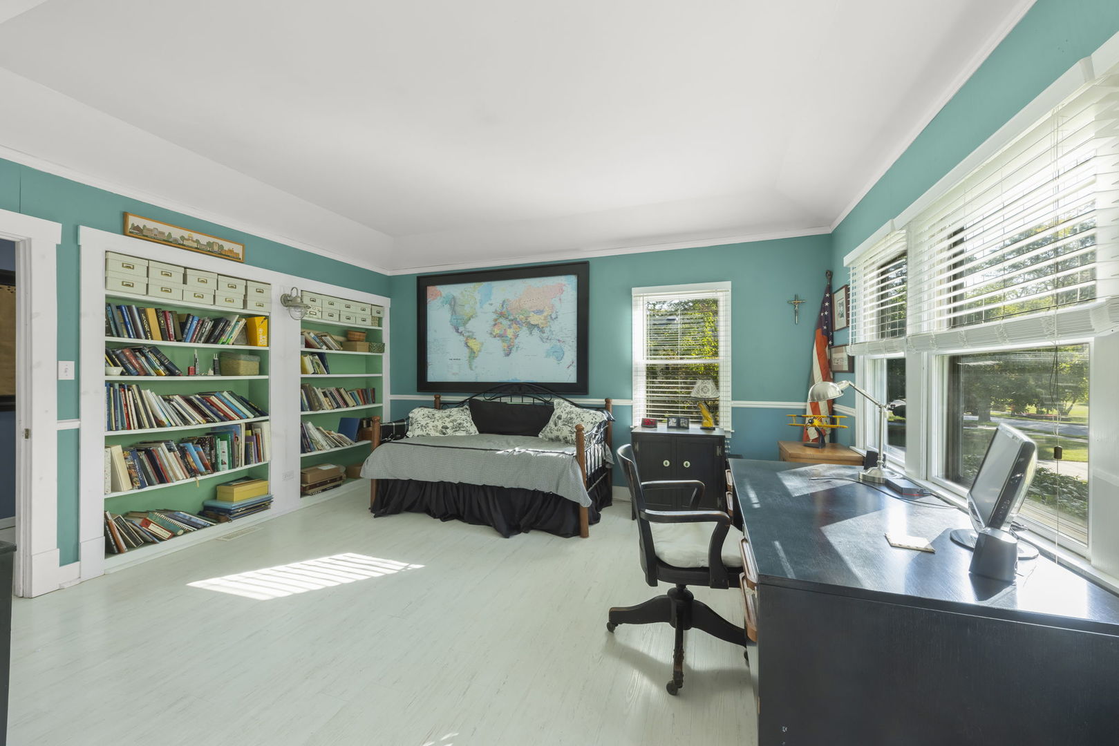 1750 Olive Road Homewood, IL 60430 - Photo 8 of 35 a living room with furniture and a book shelf