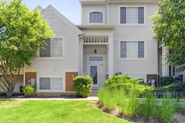 $304,900 | 2378 Oakfield Court, Unit 2378, Aurora, IL 60503