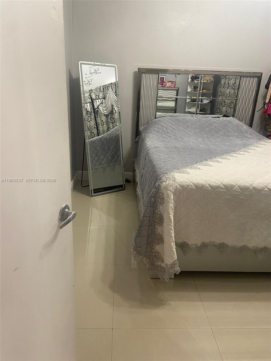 19763 Southwest 124th Avenue Miami, FL 33177 - Photo 11 of 35