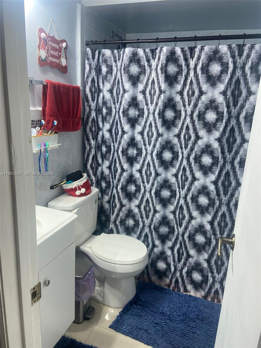 19763 Southwest 124th Avenue Miami, FL 33177 - Photo 16 of 35