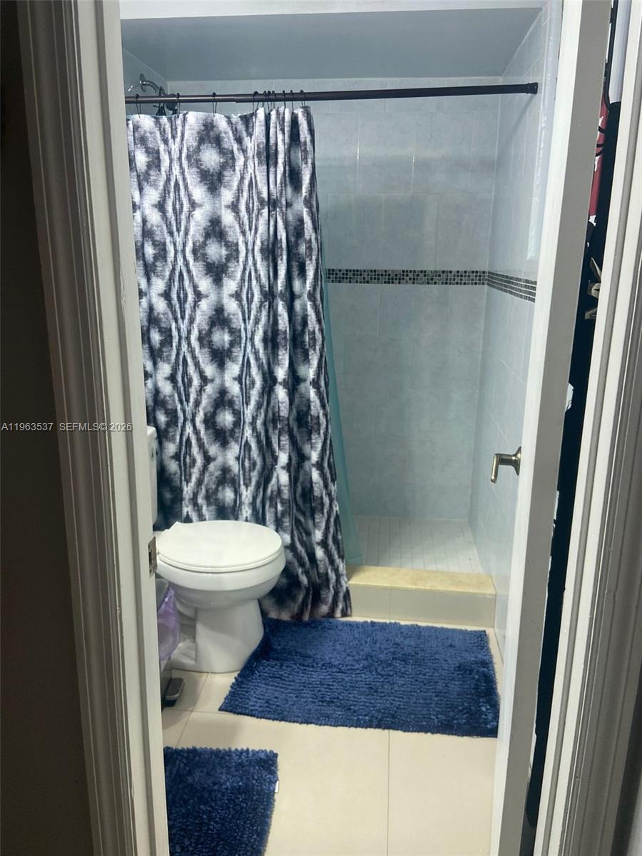 19763 Southwest 124th Avenue Miami, FL 33177 - Photo 7 of 35