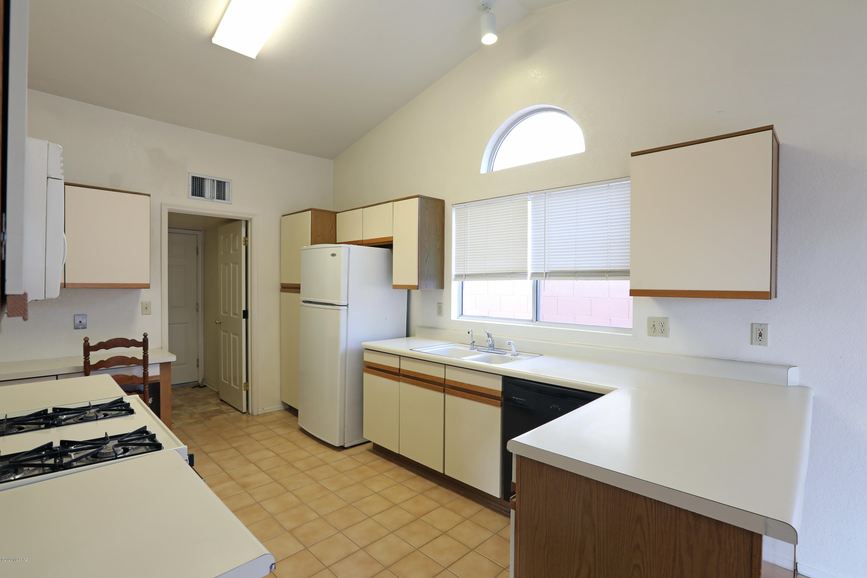 3581 West Thundercloud Loop Tucson, AZ 85742 - Photo 8 of 32