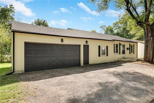 $214,900 | 510 Southwest 12 Street, Blue Springs, MO 64015