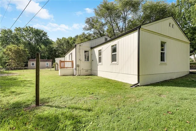 $214,900 | 510 Southwest 12 Street, Blue Springs, MO 64015