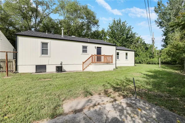 $214,900 | 510 Southwest 12 Street, Blue Springs, MO 64015