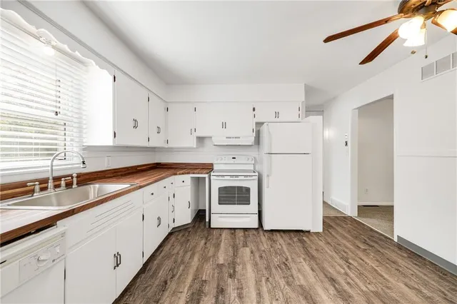 $214,900 | 510 Southwest 12 Street, Blue Springs, MO 64015