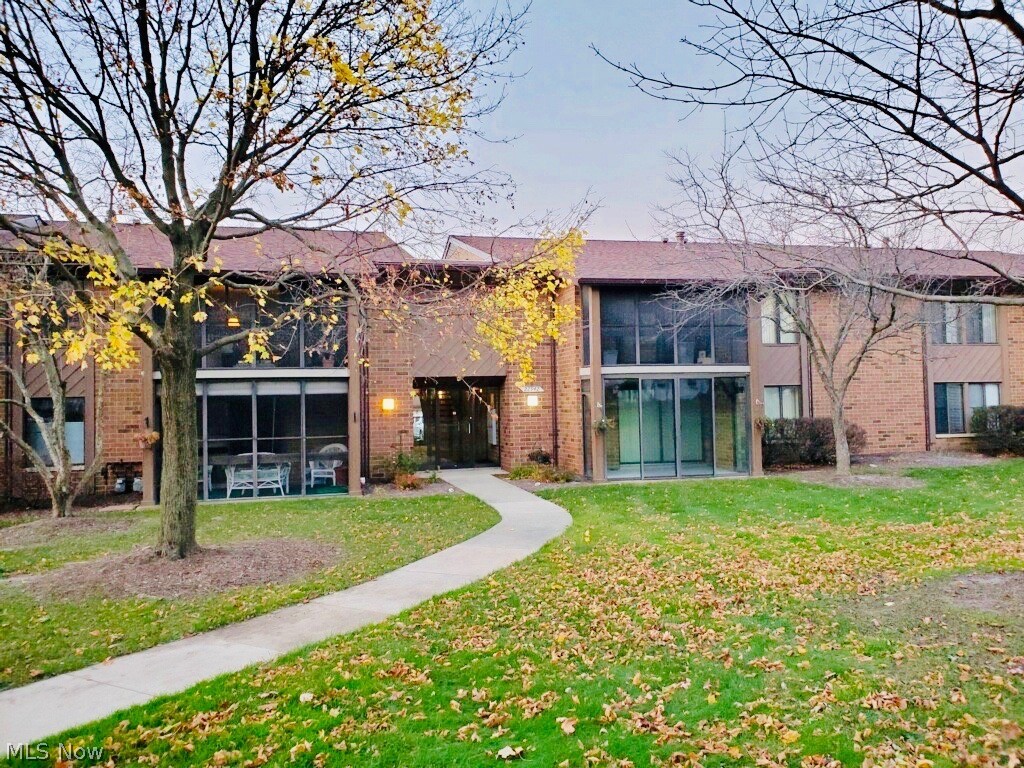 22942 Mastick Road, Unit 203 Cleveland, OH 44126 - Photo 2 of 16