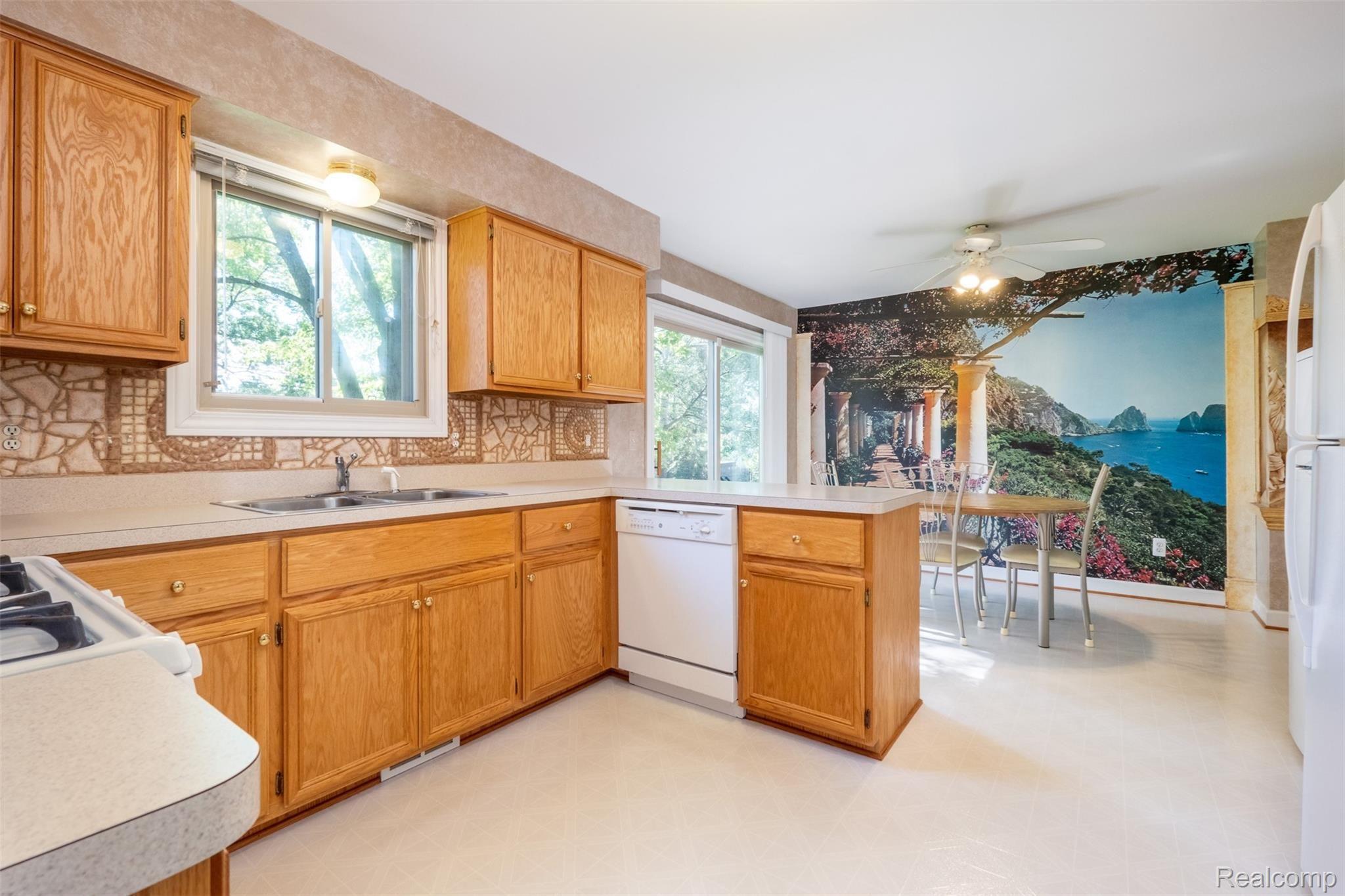 3579 Longview Avenue Rochester, MI 48307 - Photo 12 of 34 3579 Longview-12.jpg