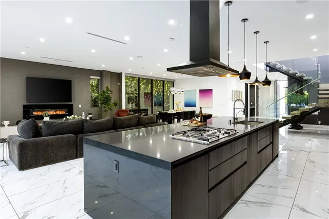 $3,850,000 | 630 North Martel Avenue, Los Angeles, CA 90036