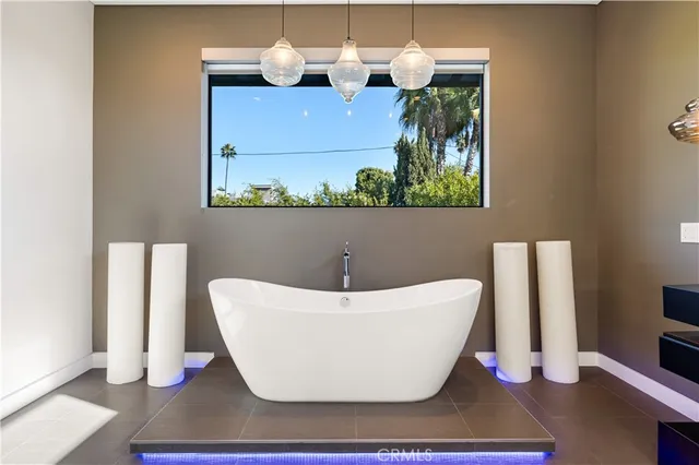 $3,850,000 | 630 North Martel Avenue, Los Angeles, CA 90036