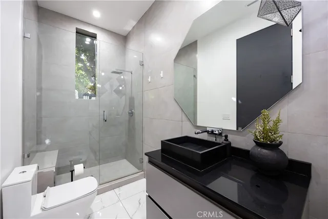 $3,850,000 | 630 North Martel Avenue, Los Angeles, CA 90036