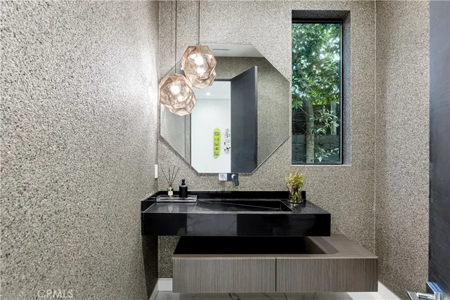 $3,850,000 | 630 North Martel Avenue, Los Angeles, CA 90036