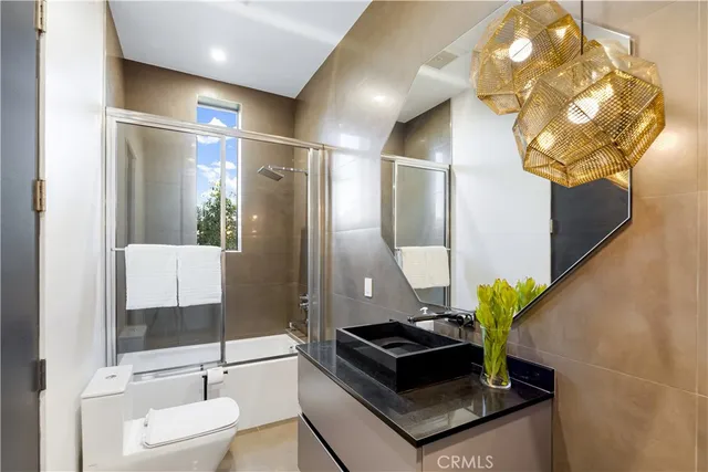 $3,850,000 | 630 North Martel Avenue, Los Angeles, CA 90036