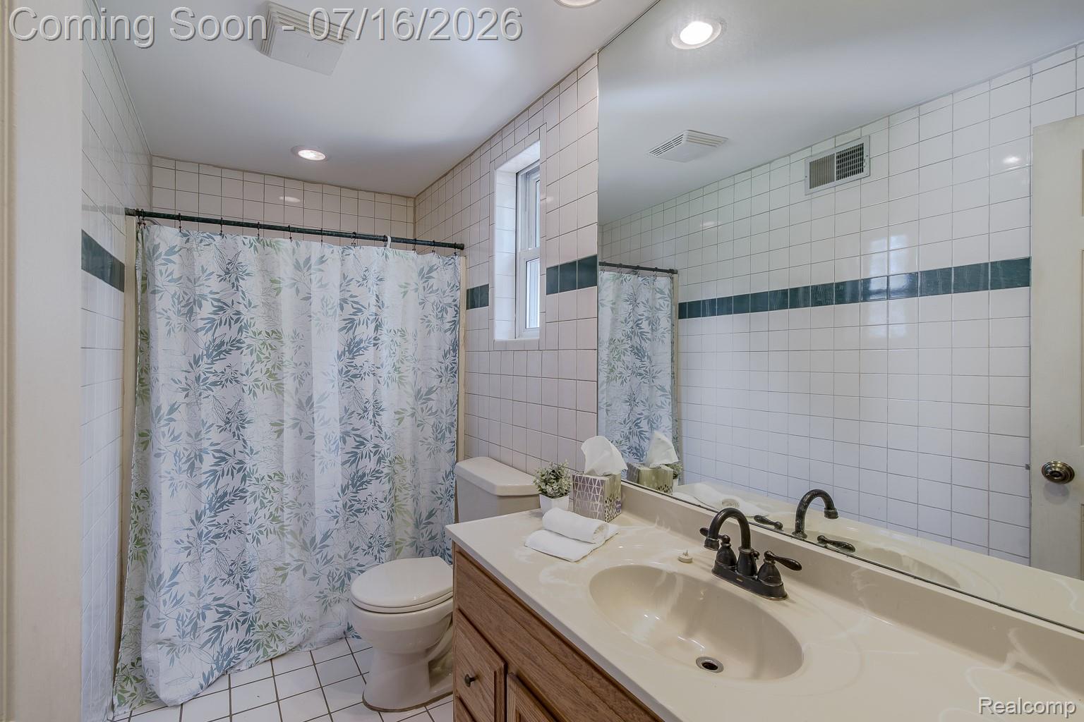 43995 Bemis Road Belleville, MI 48111 - Photo 35 of 67 First floor full bath