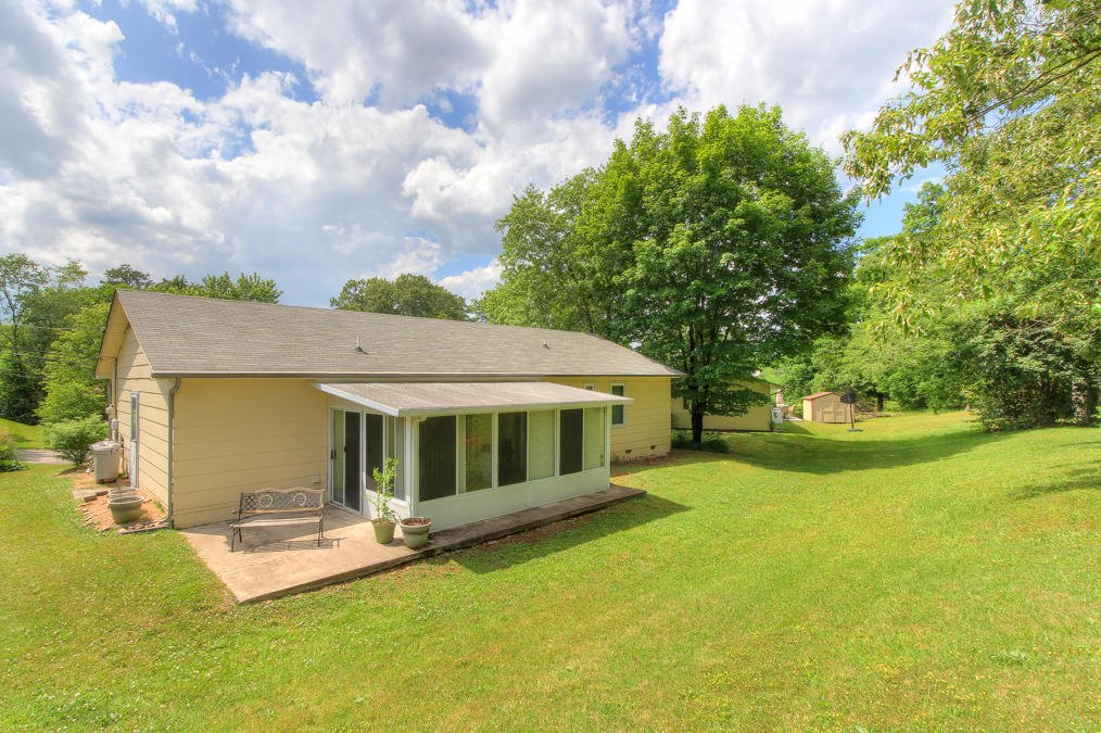 4412 Mascarene Road Knoxville, TN 37921 - Photo 4 of 17 Nice back yard!