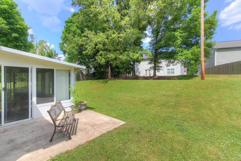 4412 Mascarene Road Knoxville, TN 37921 - Photo 5 of 17 Back yard relaxation!