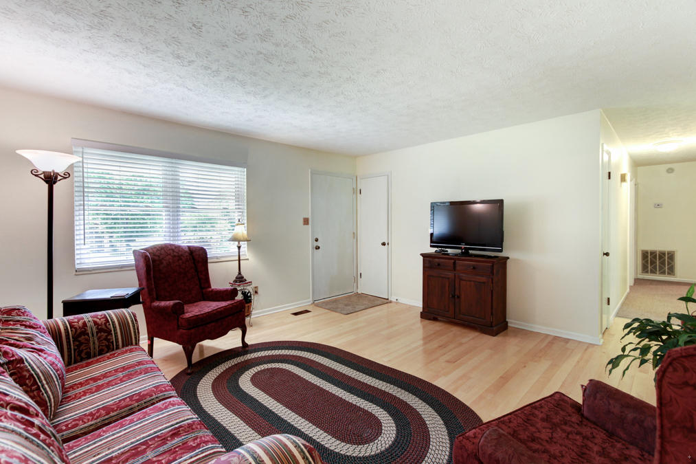4412 Mascarene Road Knoxville, TN 37921 - Photo 7 of 17 Living room picture 2
