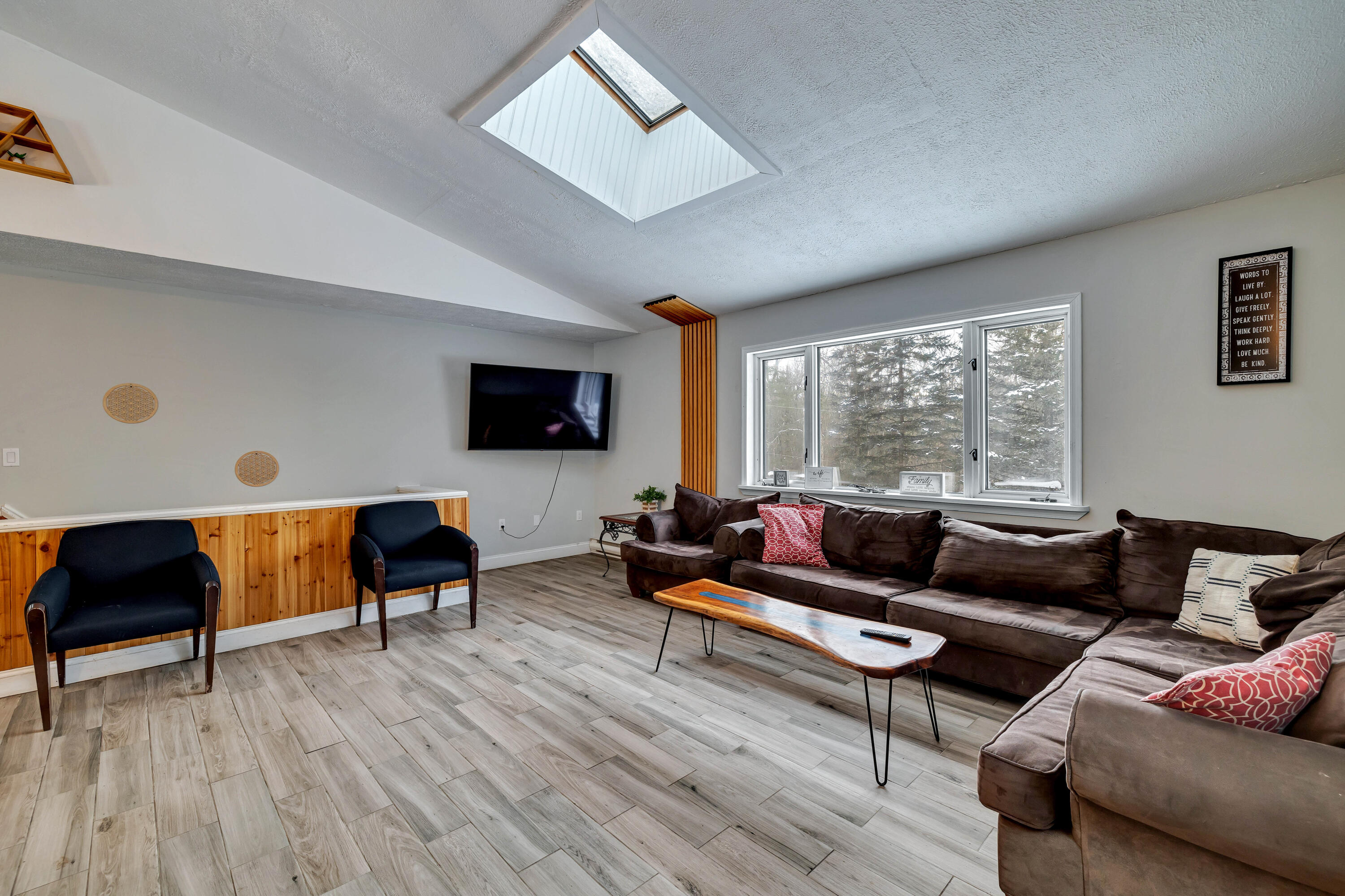 982 Long Ridge Road Hawley, PA 18428 - Photo 2 of 36 2 Living Room (1)