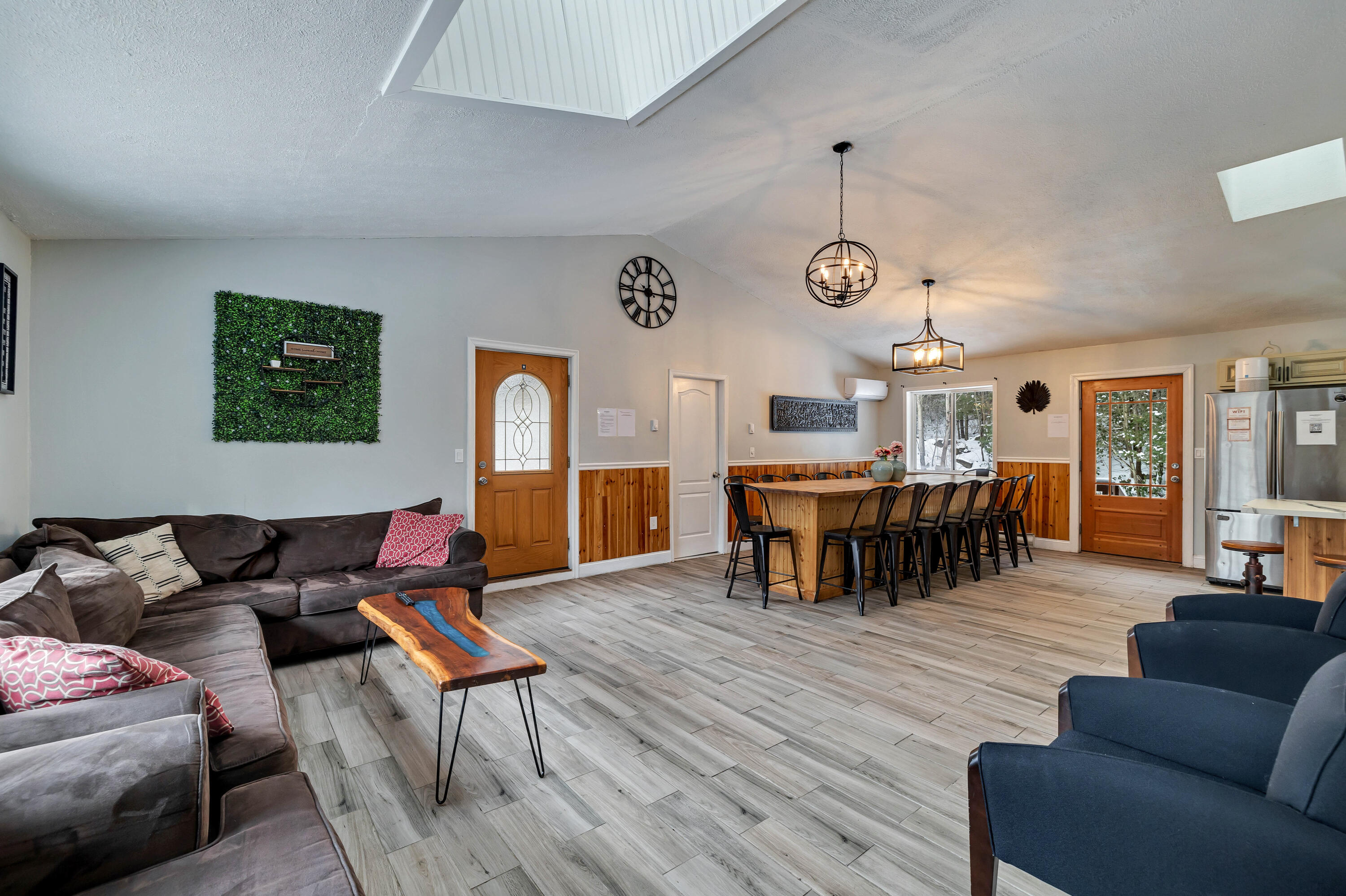 982 Long Ridge Road Hawley, PA 18428 - Photo 3 of 36 2 Living Room (2)