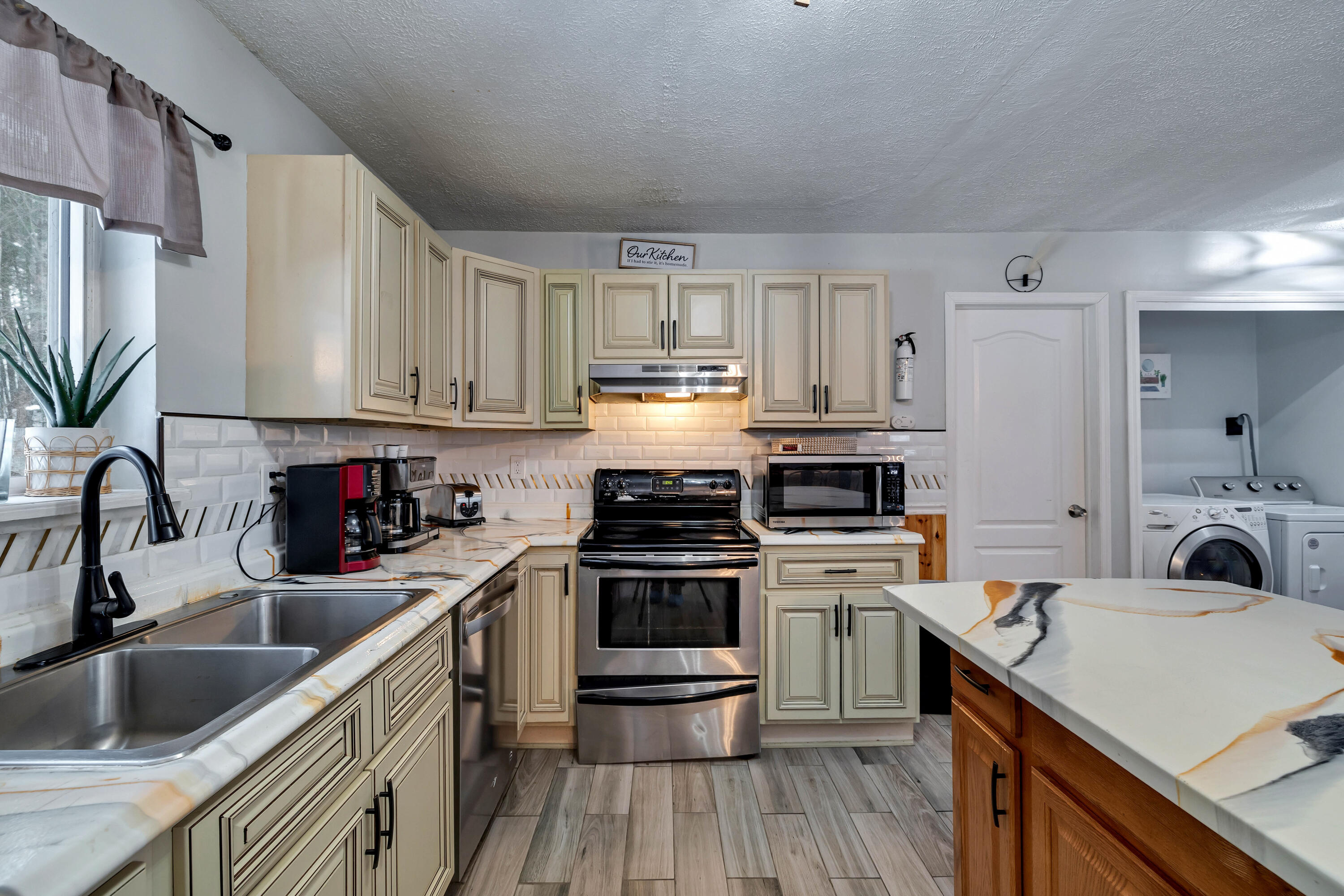 982 Long Ridge Road Hawley, PA 18428 - Photo 7 of 36 4 Kitchen (3)