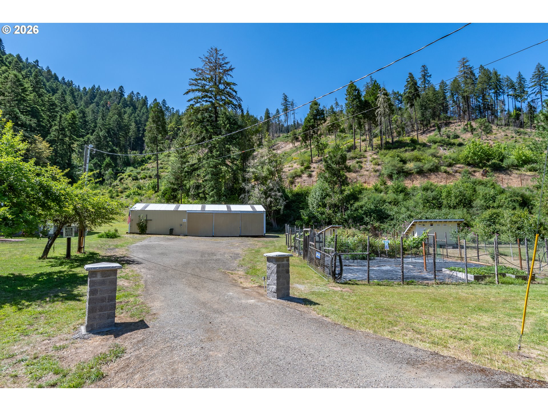 5833 Hubbard Creek Road Umpqua, OR 97486 - Photo 43 of 48 Driveway