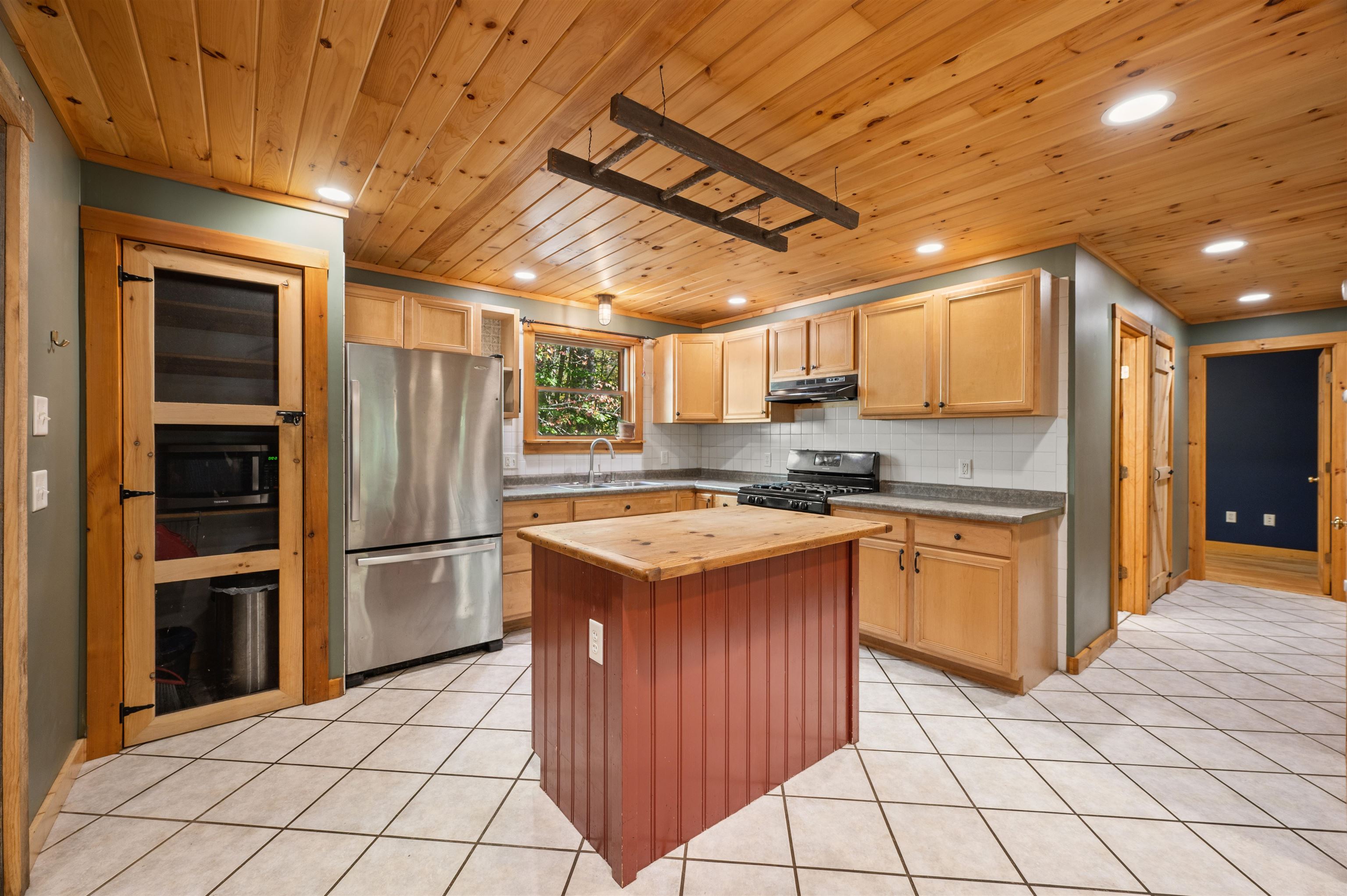 227 Swain Road Barrington, NH 03825 - Photo 4 of 44 Gallery Image 4