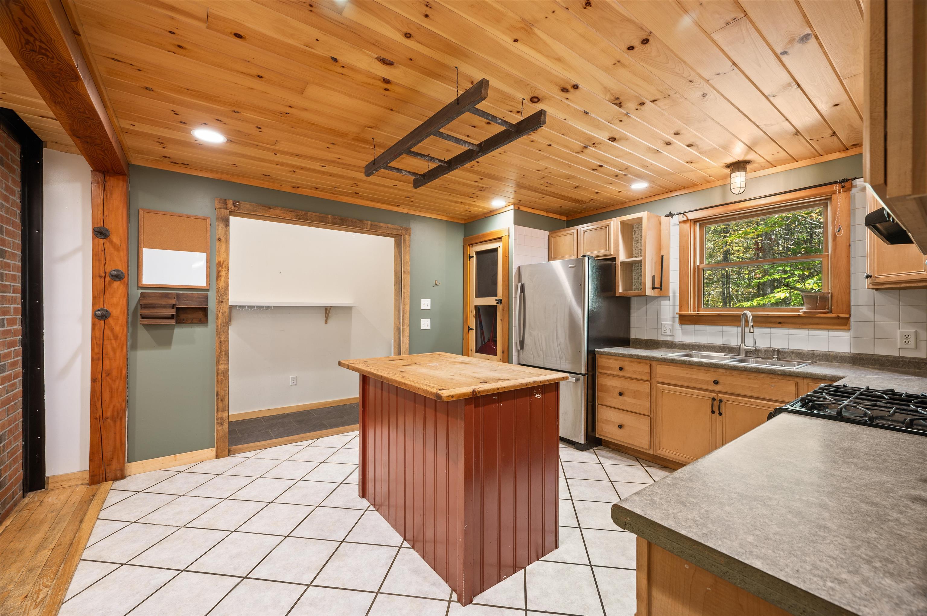 227 Swain Road Barrington, NH 03825 - Photo 5 of 44 Gallery Image 5