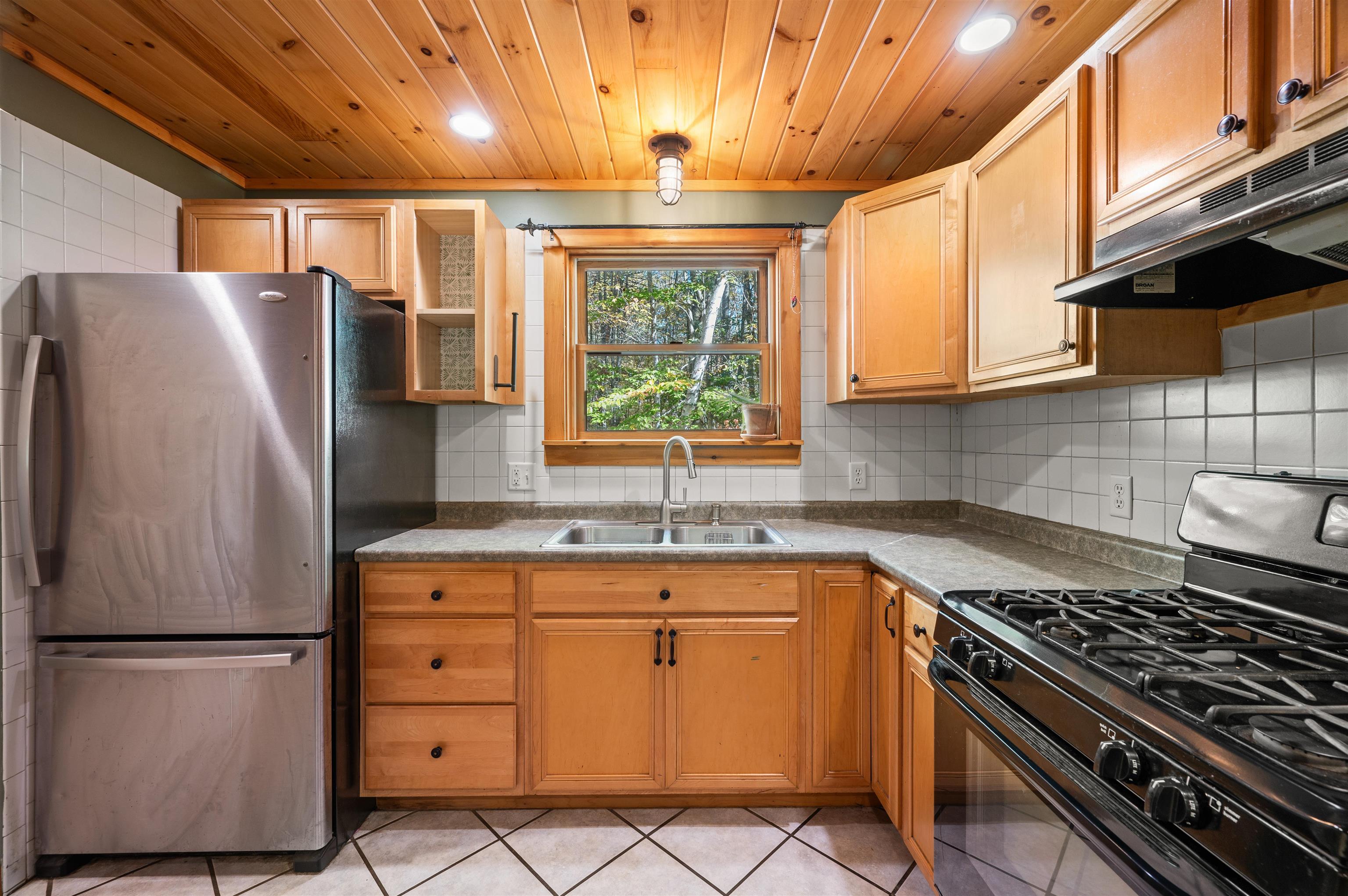 227 Swain Road Barrington, NH 03825 - Photo 6 of 44 Gallery Image 6
