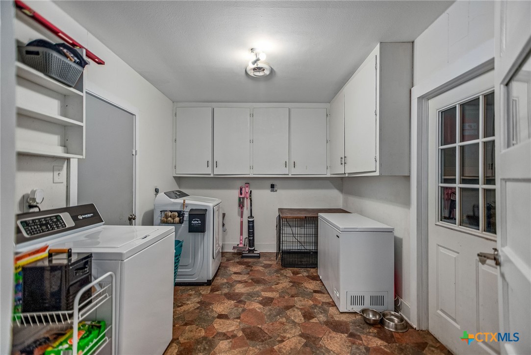 535 Travis Street Port Lavaca, TX 77979 - Photo 28 of 28 in-home laundry