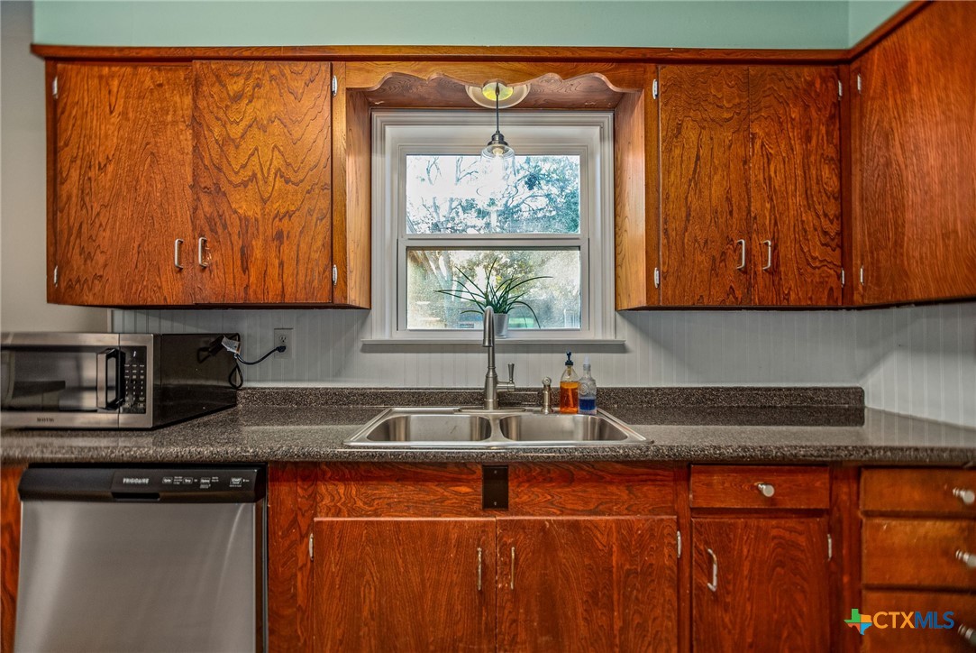 535 Travis Street Port Lavaca, TX 77979 - Photo 9 of 28