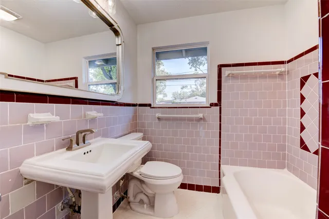 $2,250 | 1806 Gardenia Drive, Houston, TX 77018