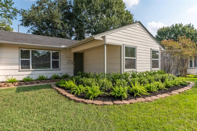$2,250 | 1806 Gardenia Drive, Houston, TX 77018