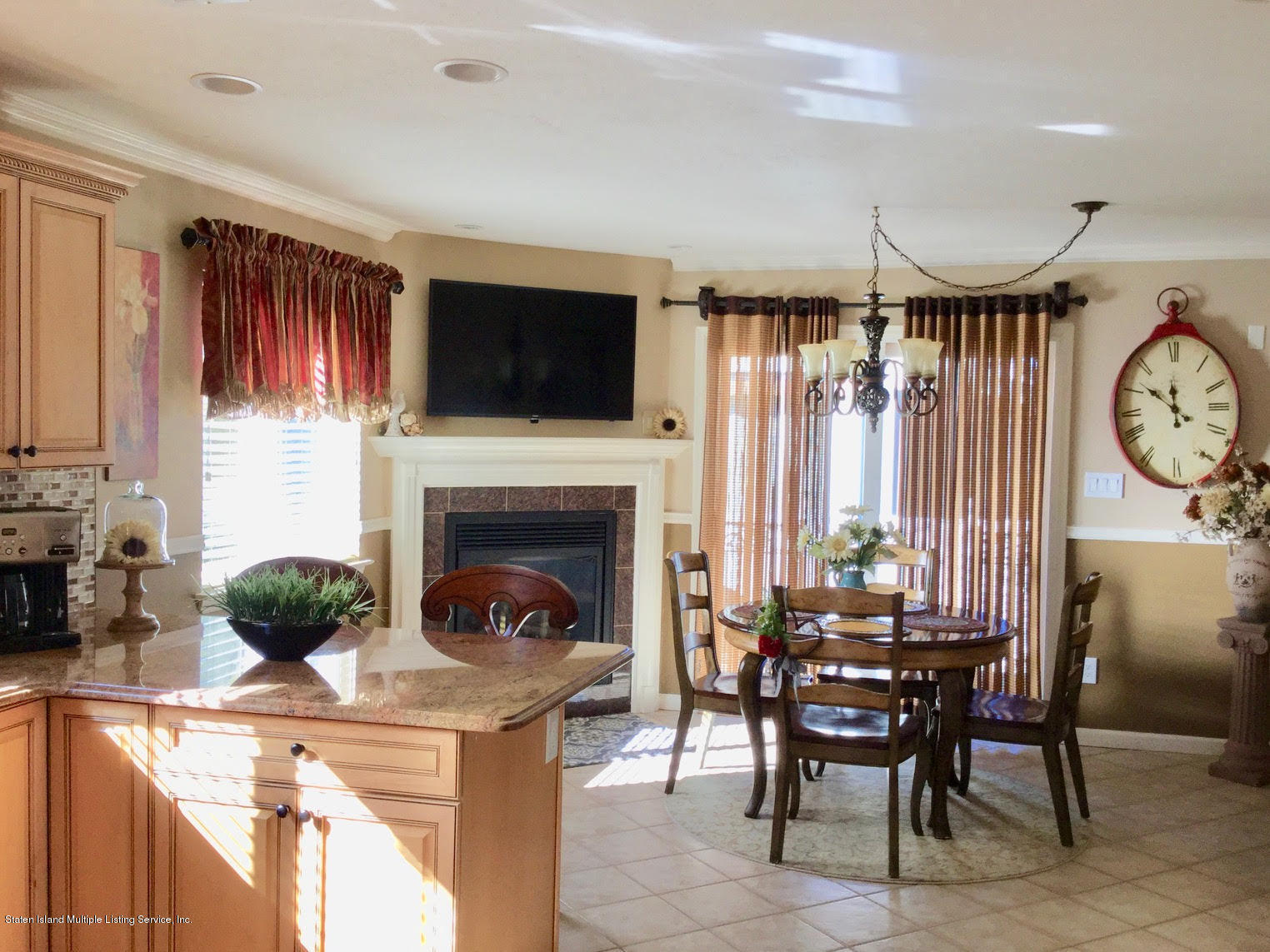 16 Ralph Avenue Staten Island, NY 10312 - Photo 9 of 38 kitchen and dining room