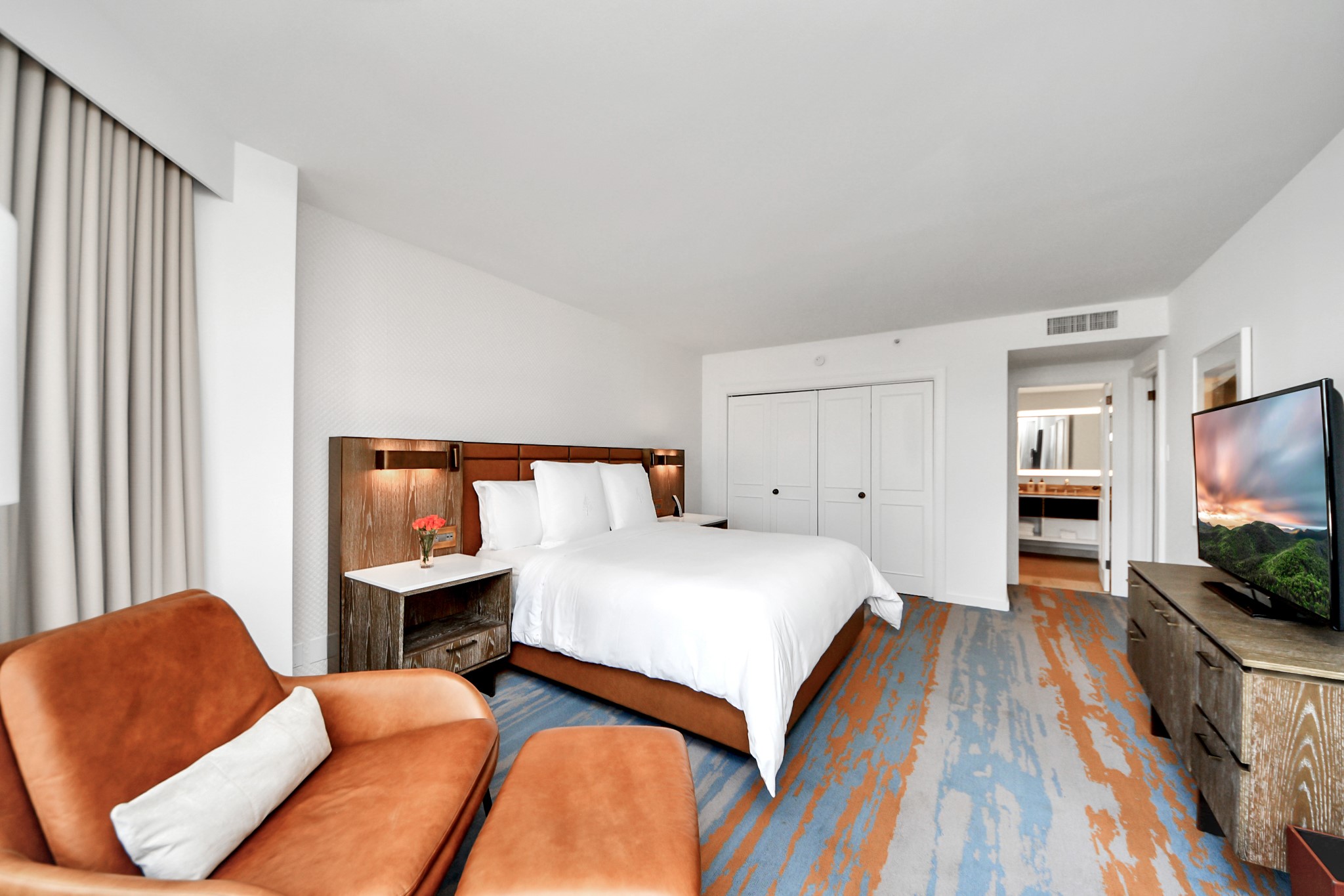 1300 Lamar Street, Unit S3 Houston, TX 77010 - Photo 36 of 50 a bedroom with a bed and a flat screen television