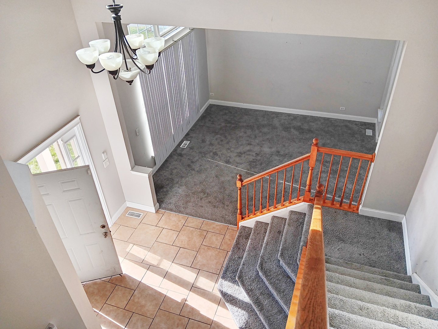 6424 Pasture Side Trail Matteson, IL 60443 - Photo 2 of 9 a view of an entryway with wooden floor