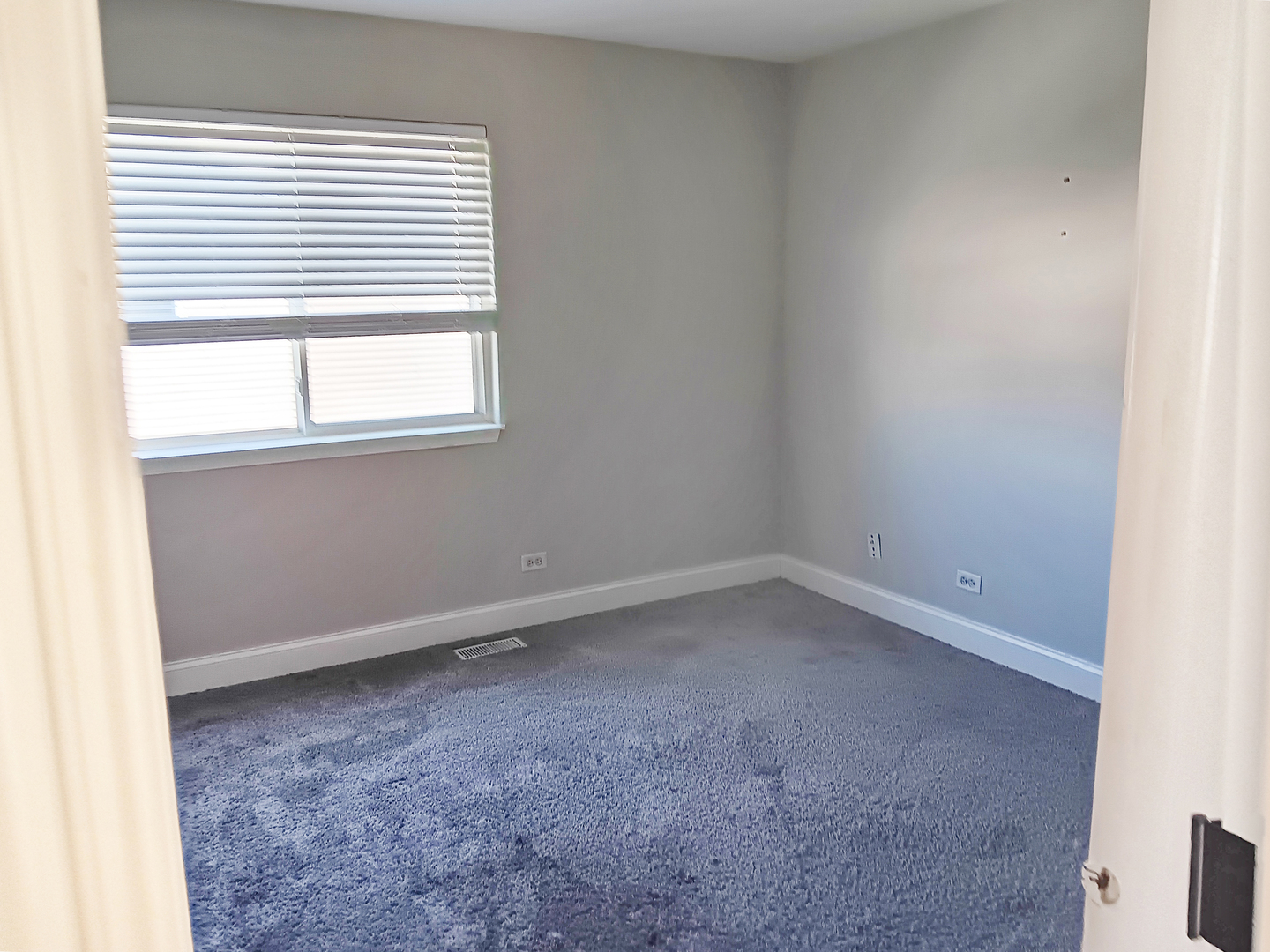6424 Pasture Side Trail Matteson, IL 60443 - Photo 4 of 9 an empty room with a window